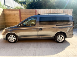 2023 Volkswagen Caddy Maxi 5 SEAT Petrol Auto Wheelchair Accessible Disabled Access Vehicle Wav in Grey — image 4