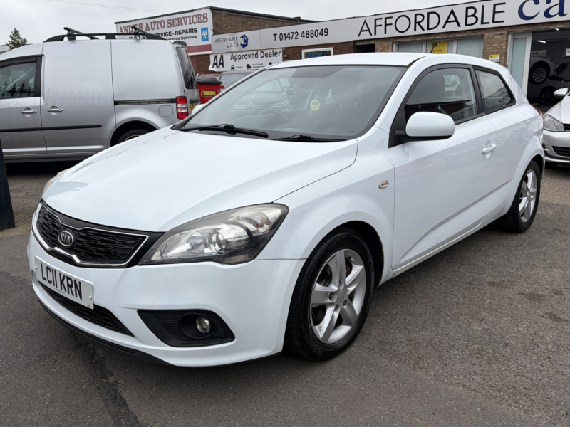 2011 Kia Proceed 1.6 Crdi Ecodynamics 2 in White — image 1