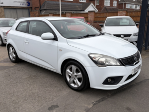 2011 Kia Proceed 1.6 Crdi Ecodynamics 2 in White — image 4