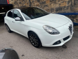 2013 Alfa Romeo Giulietta 2.0 Jtdm-2 Collezione Euro 5 (s/s) 5dr in White — image 2