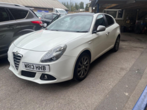 2013 Alfa Romeo Giulietta 2.0 Jtdm-2 Collezione Euro 5 (s/s) 5dr in White — image 3