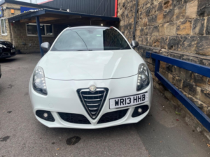 2013 Alfa Romeo Giulietta 2.0 Jtdm-2 Collezione Euro 5 (s/s) 5dr in White — image 4