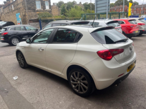 2013 Alfa Romeo Giulietta 2.0 Jtdm-2 Collezione Euro 5 (s/s) 5dr in White — image 5