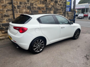 2013 Alfa Romeo Giulietta 2.0 Jtdm-2 Collezione Euro 5 (s/s) 5dr in White — image 6