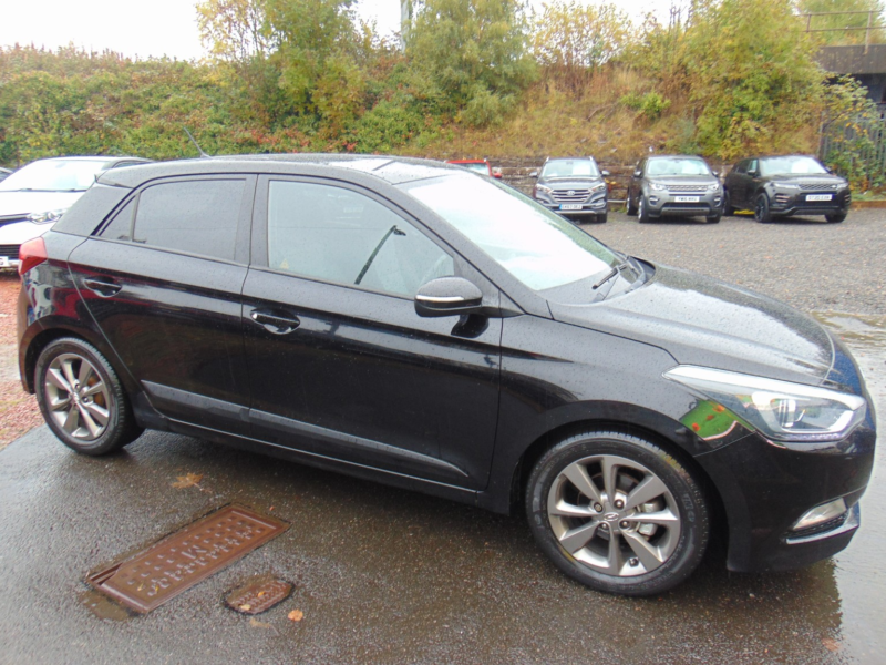 2016 Hyundai I20 1.4 I20 Prem 1.4 100ps * Mot October 2027 * 8 Service Stamps * Finance Available * Free 6 Months War in Black — image 1