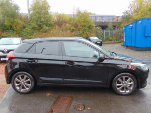 2016 Hyundai I20 1.4 I20 Prem 1.4 100ps * Mot October 2027 * 8 Service Stamps * Finance Available * Free 6 Months War in Black — image 2