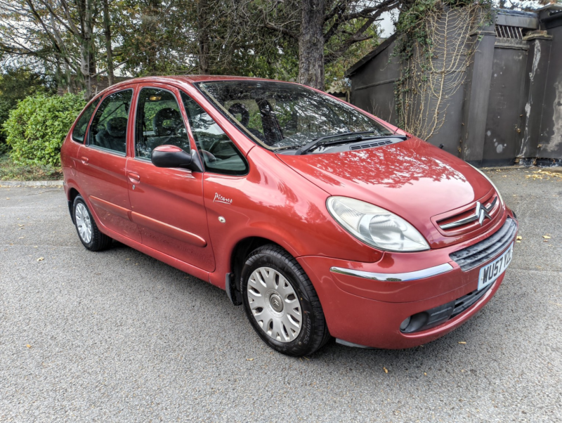 2007 Citroen Xsara Picasso 1.6 I 16v Desire in Red — image 1