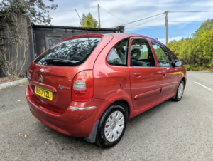 2007 Citroen Xsara Picasso 1.6 I 16v Desire in Red — image 3