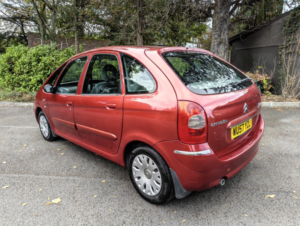 2007 Citroen Xsara Picasso 1.6 I 16v Desire in Red — image 4