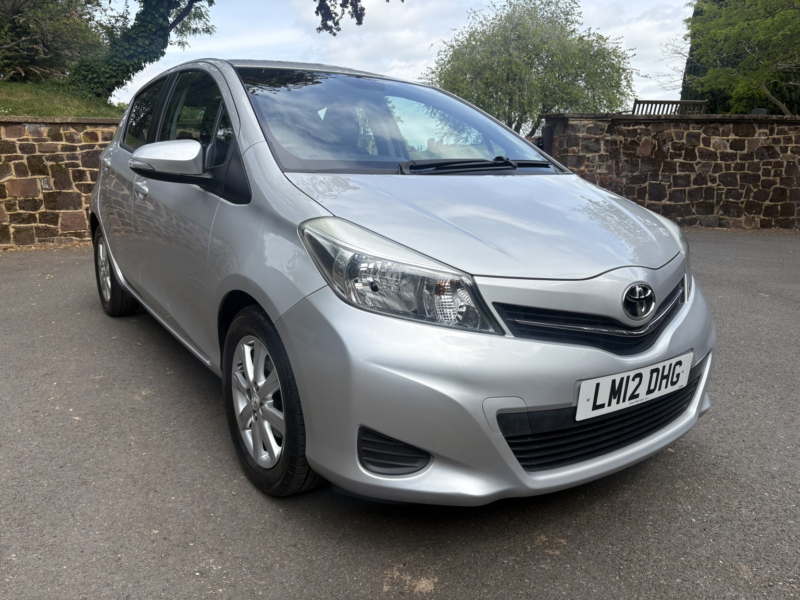 2012 Toyota Yaris 1.3 Dual Vvt-I Tr in Silver — image 1