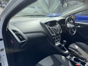 2012 Ford Focus 1.6 Tdci Zetec Hatchback 5dr Diesel Manual Euro 5 (s/s) (115 Ps) in White — image 6