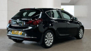 2014 Vauxhall Astra 2.0 Cdti Elite Auto Euro 5 5dr in Black — image 4