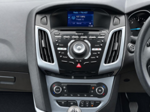 2013 Ford Focus 1.6 Tdci Titanium X Euro 5 (s/s) 5dr in Black — image 4