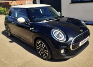 2018 MINI Hatch 1.5 Cooper 3-Door Hatch in Black — image 2