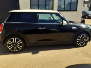 2018 MINI Hatch 1.5 Cooper 3-Door Hatch in Black — image 4