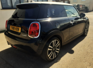 2018 MINI Hatch 1.5 Cooper 3-Door Hatch in Black — image 5