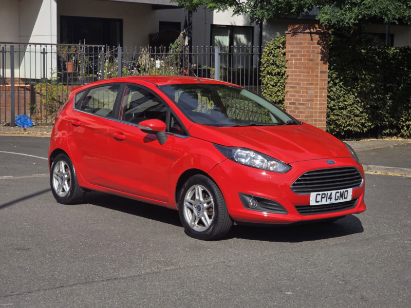 2014 Ford Fiesta 1.25 Zetec Hatchback 5dr Petrol Manual Euro 5 (82 Ps) in Red — image 1