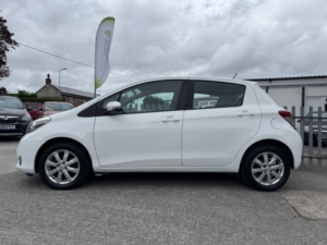 2013 Toyota Yaris 1.0 Vvt-I Tr Euro 5 5dr in White — image 2