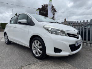 2013 Toyota Yaris 1.0 Vvt-I Tr Euro 5 5dr in White — image 5