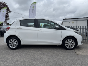 2013 Toyota Yaris 1.0 Vvt-I Tr Euro 5 5dr in White — image 6