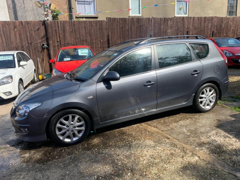 2011 Hyundai I30 1.6 Crdi Comfort Euro 5 5dr in Grey — image 1
