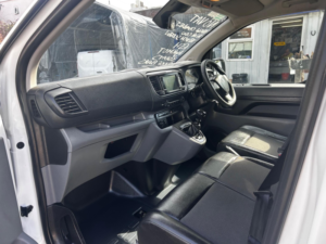 2020 Peugeot Expert 2.0 Bluehdi 1400 Professional Standard Panel Van Mwb Euro 6 (s/s) 6dr in White — image 6