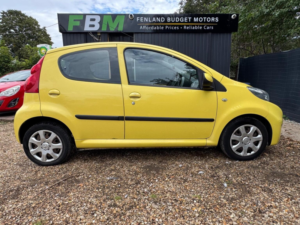 2010 Peugeot 107 1.0 12v Urban Euro 4 5dr in Yellow — image 5