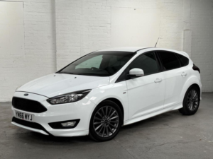 2017 Ford Focus 1.5 Tdci St-Line Hatchback 5dr Diesel Manual Euro 6 (s/s) (120 Ps) in White — image 3