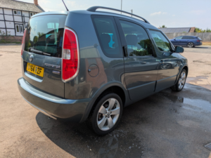 2014 Skoda Roomster 1.6 Tdi Scout in Grey — image 2