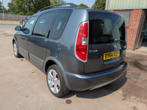 2014 Skoda Roomster 1.6 Tdi Scout in Grey — image 4