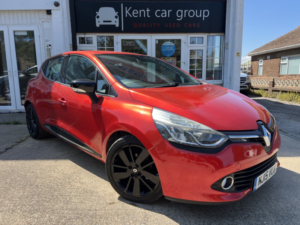 2015 Renault Clio 1.5 Dynamique S Medianav Dci 90 Stop & Start in Red — image 3