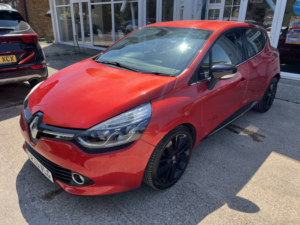 2015 Renault Clio 1.5 Dynamique S Medianav Dci 90 Stop & Start in Red — image 6