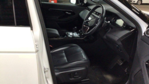 2023 Land Rover Range Rover Evoque 1.5 P300e 12.2kwh R-Dynamic Se Auto 4WD Euro 6 (s/s) 5dr in White — image 5