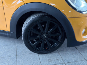 2016 MINI Hatch 1.5 Cooper Euro 6 (s/s) 3dr in Orange — image 2