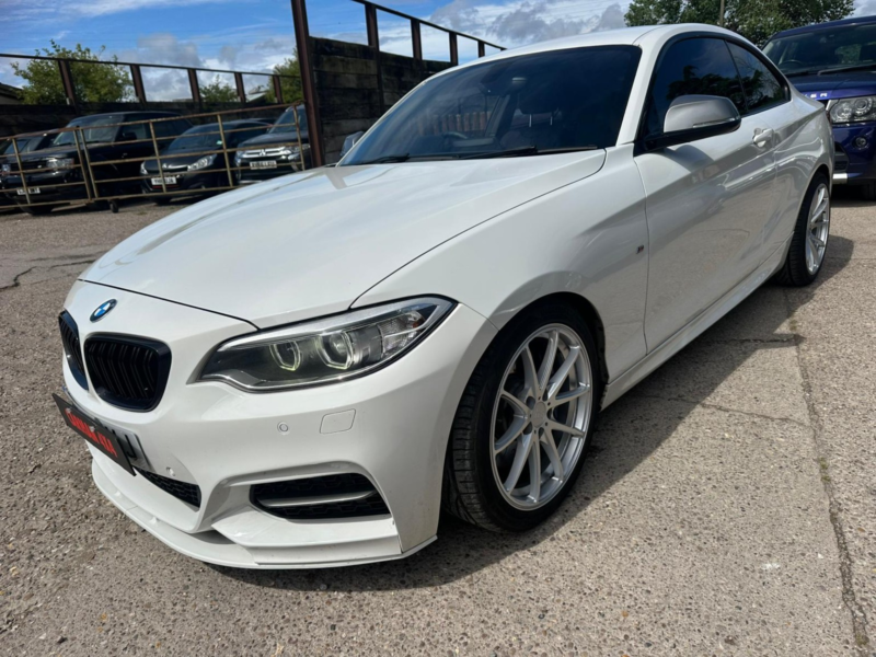 2016 BMW 2 Series 3.0 M235i Coupe in White — image 1