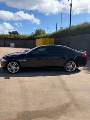 2020 Jaguar Xf 2.0d R-Sport Saloon 4dr Diesel Auto Euro 6 (s/s) (180 Ps) in Black — image 2