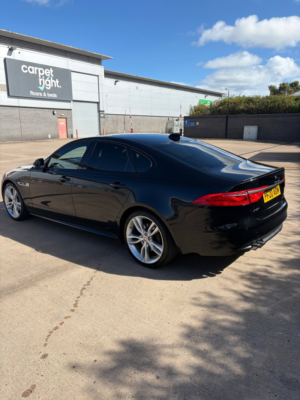 2020 Jaguar Xf 2.0d R-Sport Saloon 4dr Diesel Auto Euro 6 (s/s) (180 Ps) in Black — image 3