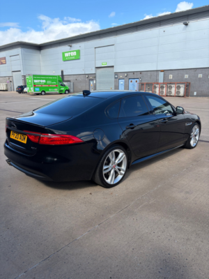 2020 Jaguar Xf 2.0d R-Sport Saloon 4dr Diesel Auto Euro 6 (s/s) (180 Ps) in Black — image 5
