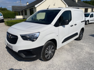 2021 Vauxhall Combo 1.5 Turbo D 2300 Dynamic in White — image 5