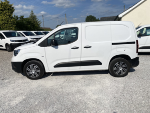 2021 Vauxhall Combo 1.5 Turbo D 2300 Dynamic in White — image 6
