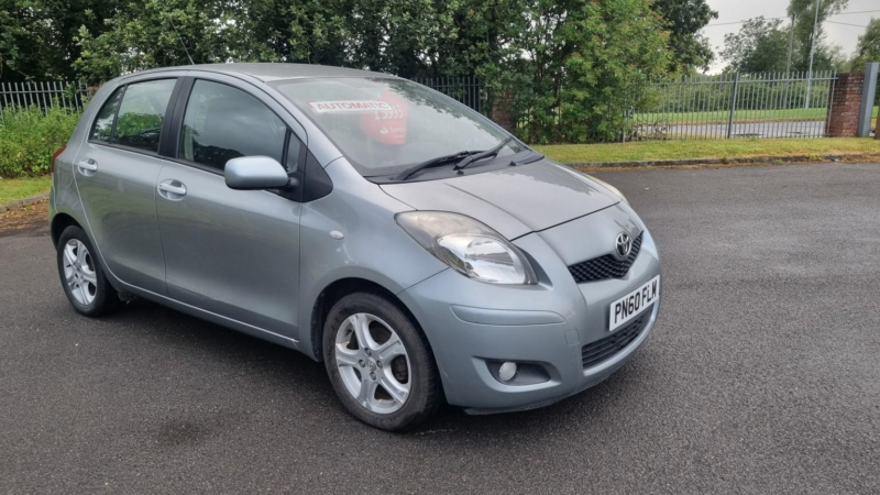 2010 Toyota Yaris 1.3 Dual Vvt-I Tr in Silver — image 1