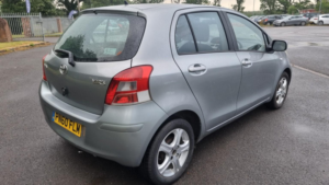 2010 Toyota Yaris 1.3 Dual Vvt-I Tr in Silver — image 2