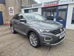 2018 Volkswagen T-Roc 2.0 Tsi Sel in Grey — image 4