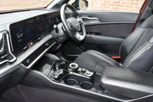 2024 Kia Sportage 1.6 H T-Gdi Gt-Line SUV 5dr Petrol Hybrid Auto Euro 6 (s/s) (207 Bhp) in Red — image 4