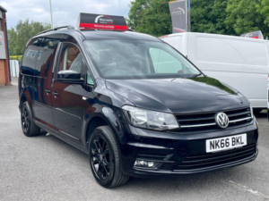 2016 Volkswagen Caddy 2.0 Tdi Bluemotion Tech in Black — image 2