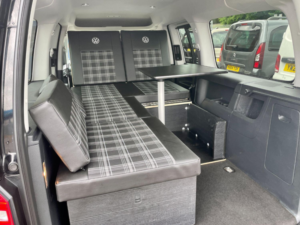 2016 Volkswagen Caddy 2.0 Tdi Bluemotion Tech in Black — image 3