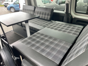 2016 Volkswagen Caddy 2.0 Tdi Bluemotion Tech in Black — image 6