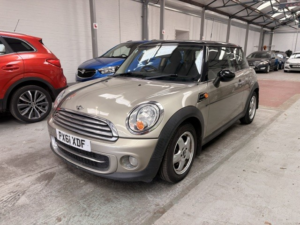 2011 MINI Hatch 1.6 Cooper D Hatch in Silver — image 2