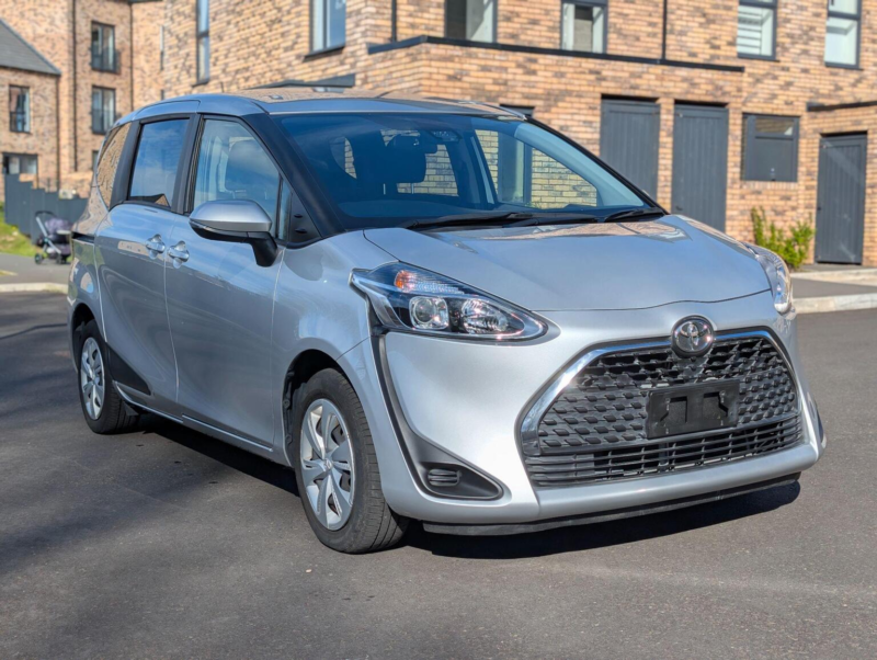 2018 Toyota Sienta in Silver — image 1