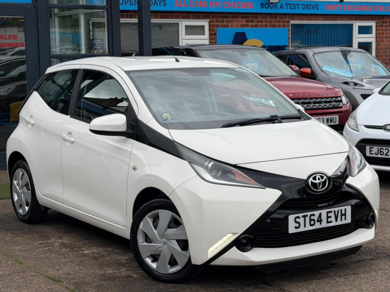 2014 Toyota Aygo 1.0 Vvt-I X-Play Euro 5 5dr Euro 5 in White — image 1